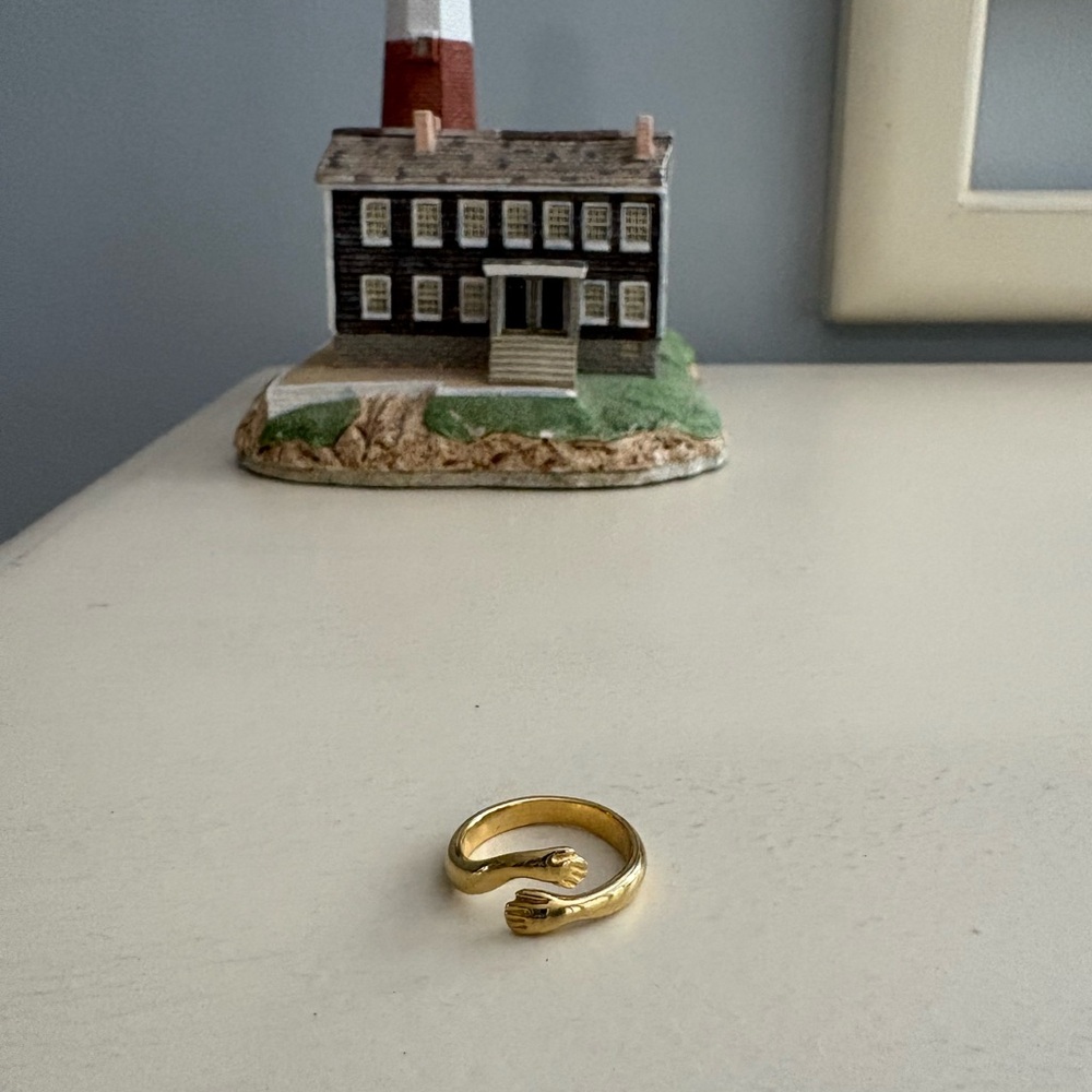 18k Gold Filled Hugging Hands Ring, size 8